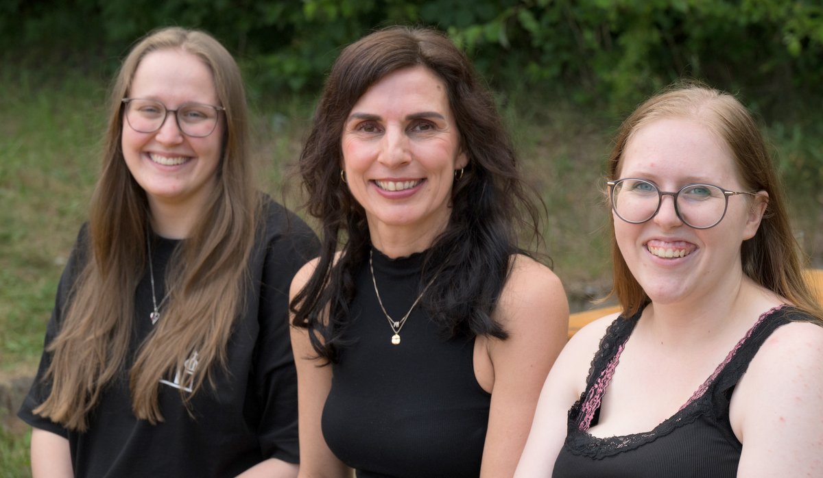 PTI AG - neue Auszubildende Juni 2025 mit Ausbildungsleiterin Yvonne Trapp